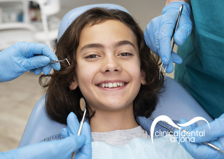 Primera visita al dentista infantil: cómo prepararla para que sea una experiencia positiva